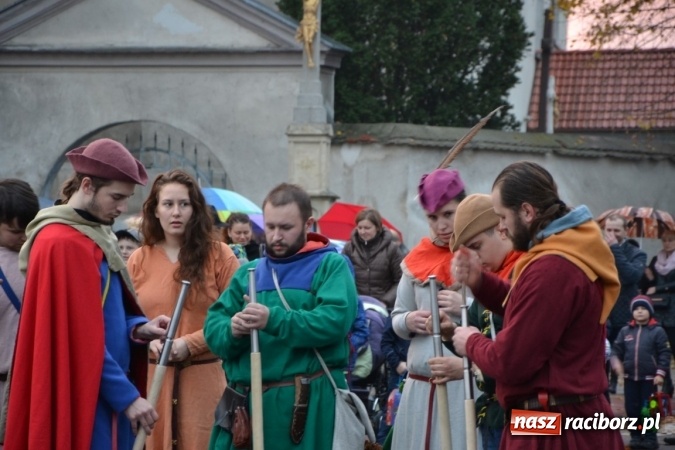 Zdjęcie w galerii na portalu naszraciborz.pl: Bieńkowice: św. Marcin z wielkim hukiem wiadomości z regionu