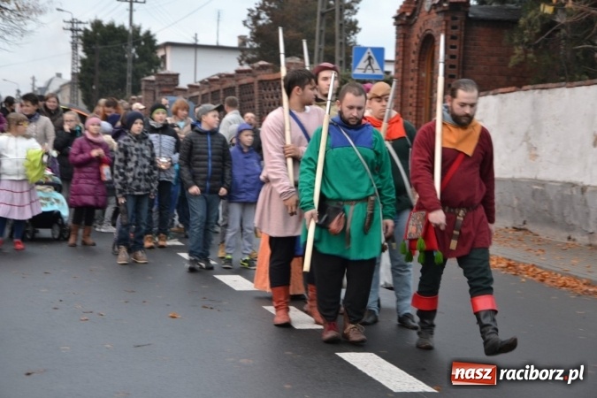 Zdjęcie w galerii na portalu naszraciborz.pl: Bieńkowice: św. Marcin z wielkim hukiem wiadomości z regionu