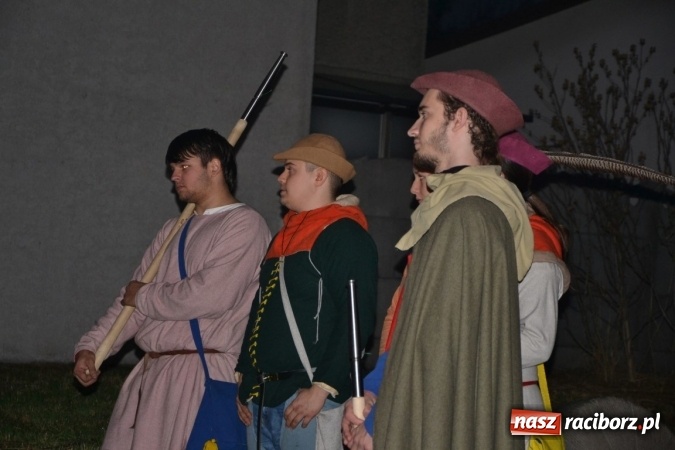 Zdjęcie w galerii na portalu naszraciborz.pl: Bieńkowice: św. Marcin z wielkim hukiem wiadomości z regionu