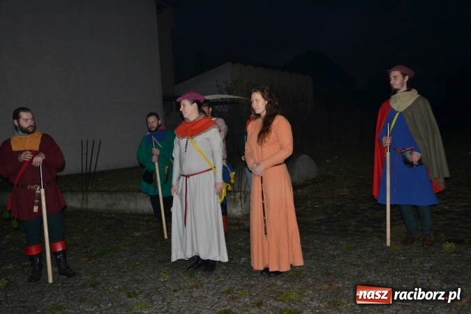 Zdjęcie w galerii na portalu naszraciborz.pl: Bieńkowice: św. Marcin z wielkim hukiem wiadomości z regionu