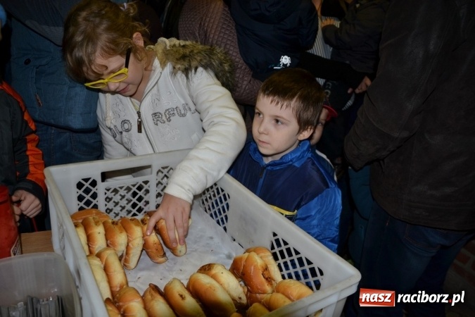 Zdjęcie w galerii na portalu naszraciborz.pl: Bieńkowice: św. Marcin z wielkim hukiem wiadomości z regionu