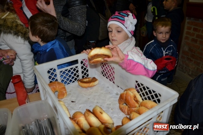 Zdjęcie w galerii na portalu naszraciborz.pl: Bieńkowice: św. Marcin z wielkim hukiem wiadomości z regionu