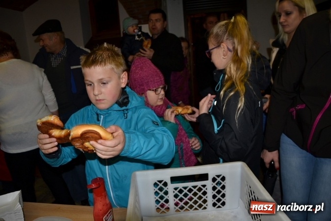 Zdjęcie w galerii na portalu naszraciborz.pl: Bieńkowice: św. Marcin z wielkim hukiem wiadomości z regionu