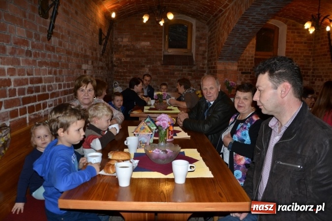 Zdjęcie w galerii na portalu naszraciborz.pl: Bieńkowice: św. Marcin z wielkim hukiem wiadomości z regionu