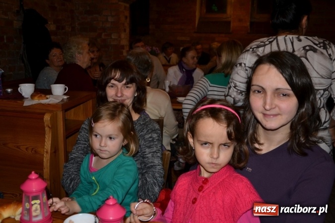 Zdjęcie w galerii na portalu naszraciborz.pl: Bieńkowice: św. Marcin z wielkim hukiem wiadomości z regionu