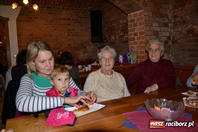 Zdjęcie w galerii na portalu naszraciborz.pl: Bieńkowice: św. Marcin z wielkim hukiem wiadomości z regionu