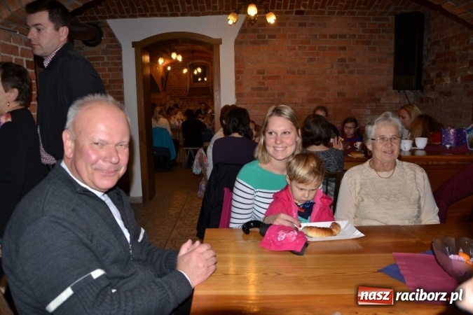 Zdjęcie w galerii na portalu naszraciborz.pl: Bieńkowice: św. Marcin z wielkim hukiem wiadomości z regionu