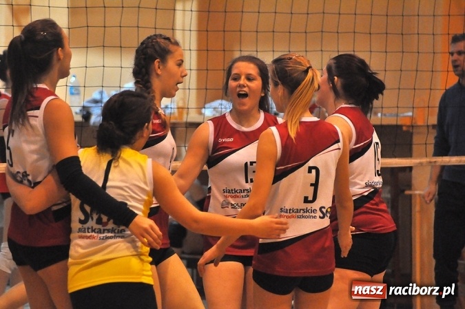 Zdjęcie w galerii na portalu naszraciborz.pl: W Krzanowicach siatkarki walczyły o puchar starosty wiadomości z regionu