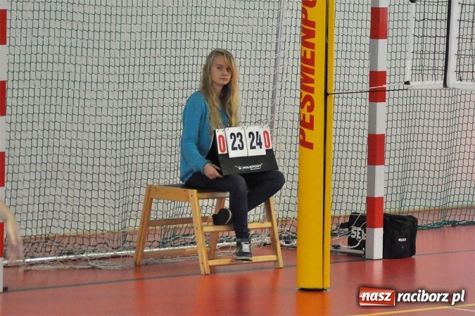 Zdjęcie w galerii na portalu naszraciborz.pl: W Krzanowicach siatkarki walczyły o puchar starosty wiadomości z regionu