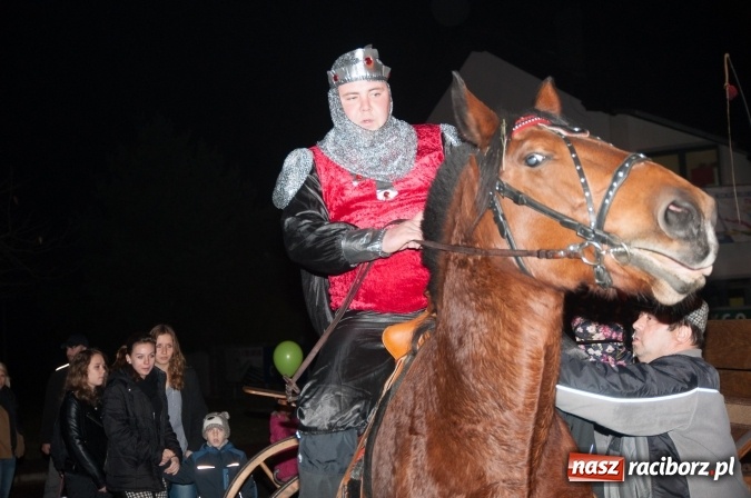 Zdjęcie w galerii na portalu naszraciborz.pl: W Kuźni Raciborskiej święty Marcin promował… profilaktykę zdrowotną mężczyzn wiadomości z regionu