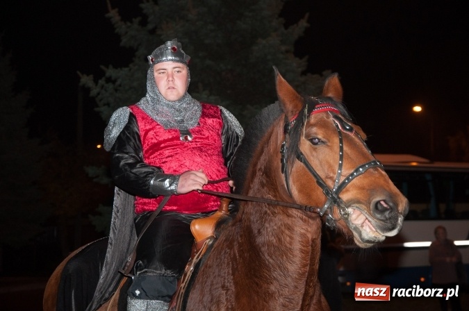 Zdjęcie w galerii na portalu naszraciborz.pl: W Kuźni Raciborskiej święty Marcin promował… profilaktykę zdrowotną mężczyzn wiadomości z regionu