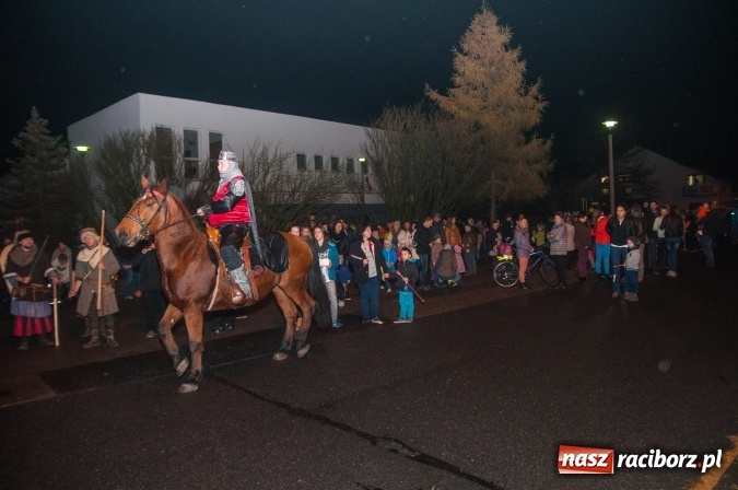 Zdjęcie w galerii na portalu naszraciborz.pl: W Kuźni Raciborskiej święty Marcin promował… profilaktykę zdrowotną mężczyzn wiadomości z regionu