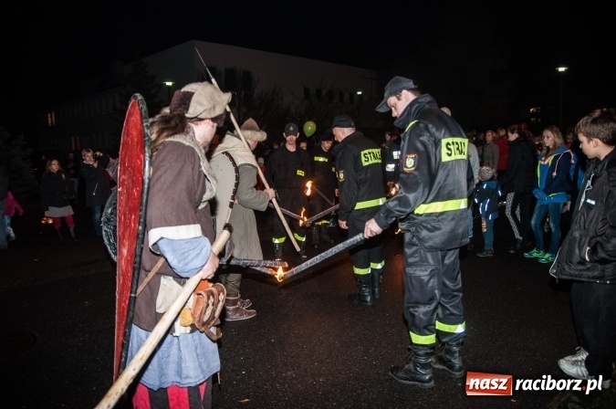 Zdjęcie w galerii na portalu naszraciborz.pl: W Kuźni Raciborskiej święty Marcin promował… profilaktykę zdrowotną mężczyzn wiadomości z regionu
