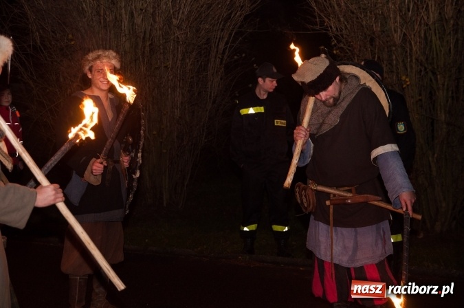 Zdjęcie w galerii na portalu naszraciborz.pl: W Kuźni Raciborskiej święty Marcin promował… profilaktykę zdrowotną mężczyzn wiadomości z regionu