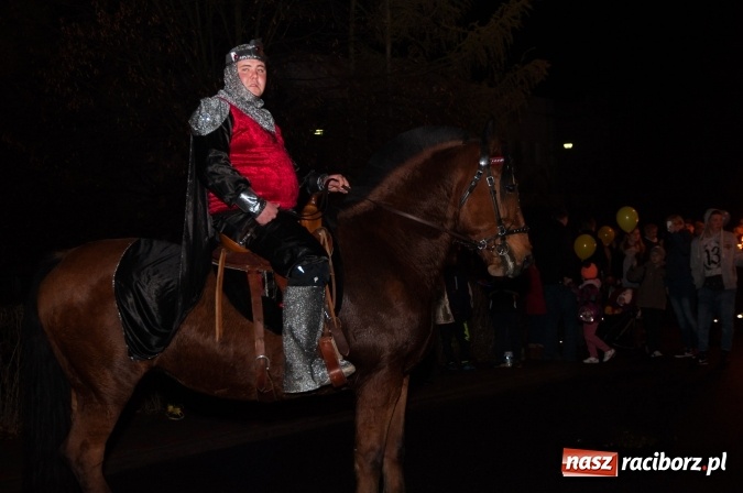 Zdjęcie w galerii na portalu naszraciborz.pl: W Kuźni Raciborskiej święty Marcin promował… profilaktykę zdrowotną mężczyzn wiadomości z regionu