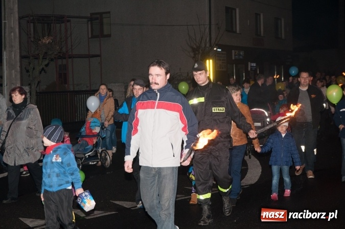 Zdjęcie w galerii na portalu naszraciborz.pl: W Kuźni Raciborskiej święty Marcin promował… profilaktykę zdrowotną mężczyzn wiadomości z regionu