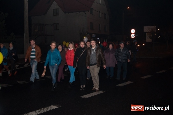 Zdjęcie w galerii na portalu naszraciborz.pl: W Kuźni Raciborskiej święty Marcin promował… profilaktykę zdrowotną mężczyzn wiadomości z regionu