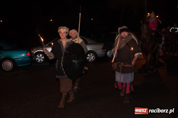 Zdjęcie w galerii na portalu naszraciborz.pl: W Kuźni Raciborskiej święty Marcin promował… profilaktykę zdrowotną mężczyzn wiadomości z regionu