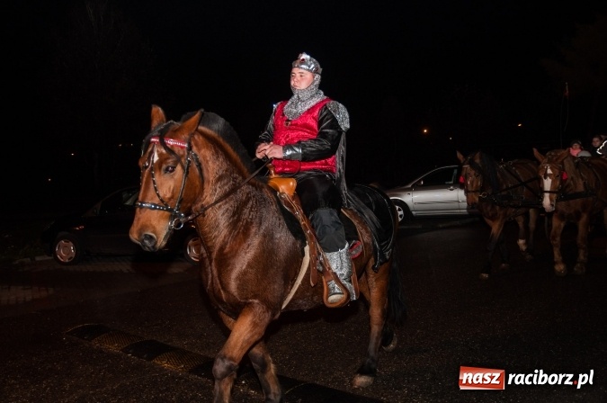 Zdjęcie w galerii na portalu naszraciborz.pl: W Kuźni Raciborskiej święty Marcin promował… profilaktykę zdrowotną mężczyzn wiadomości z regionu