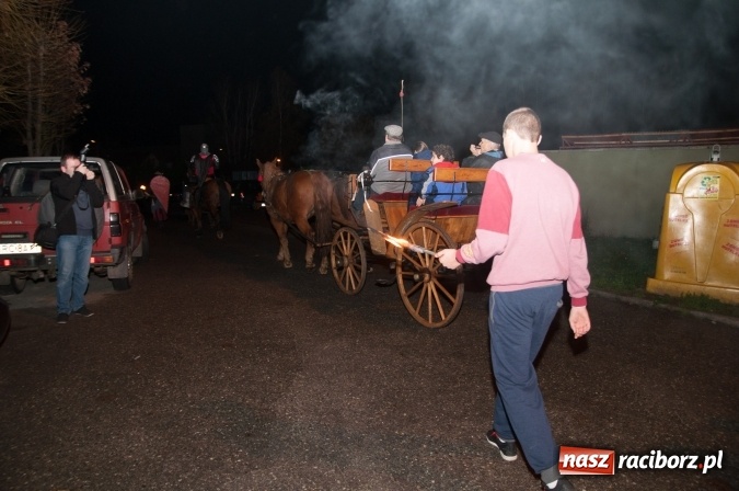 Zdjęcie w galerii na portalu naszraciborz.pl: W Kuźni Raciborskiej święty Marcin promował… profilaktykę zdrowotną mężczyzn wiadomości z regionu