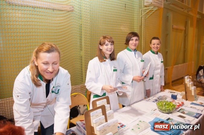 Zdjęcie w galerii na portalu naszraciborz.pl: W Kuźni Raciborskiej święty Marcin promował… profilaktykę zdrowotną mężczyzn wiadomości z regionu