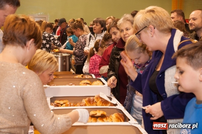 Zdjęcie w galerii na portalu naszraciborz.pl: W Kuźni Raciborskiej święty Marcin promował… profilaktykę zdrowotną mężczyzn wiadomości z regionu