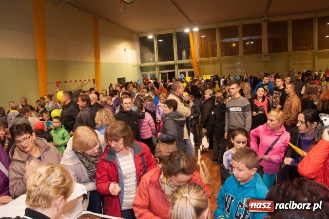 Zdjęcie w galerii na portalu naszraciborz.pl: W Kuźni Raciborskiej święty Marcin promował… profilaktykę zdrowotną mężczyzn wiadomości z regionu