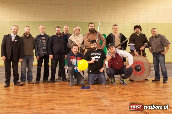 Zdjęcie w galerii na portalu naszraciborz.pl: W Kuźni Raciborskiej święty Marcin promował… profilaktykę zdrowotną mężczyzn wiadomości z regionu