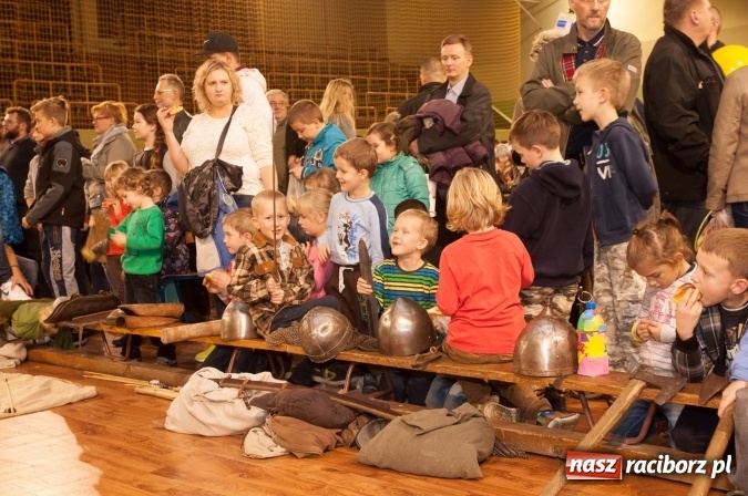 Zdjęcie w galerii na portalu naszraciborz.pl: W Kuźni Raciborskiej święty Marcin promował… profilaktykę zdrowotną mężczyzn wiadomości z regionu