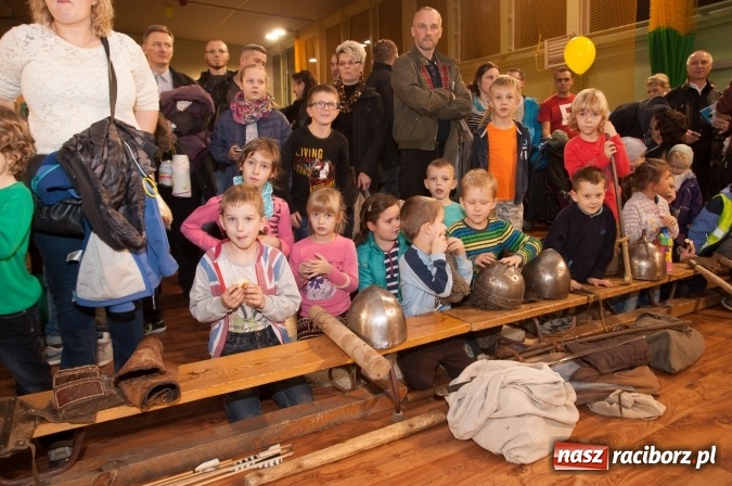 Zdjęcie w galerii na portalu naszraciborz.pl: W Kuźni Raciborskiej święty Marcin promował… profilaktykę zdrowotną mężczyzn wiadomości z regionu