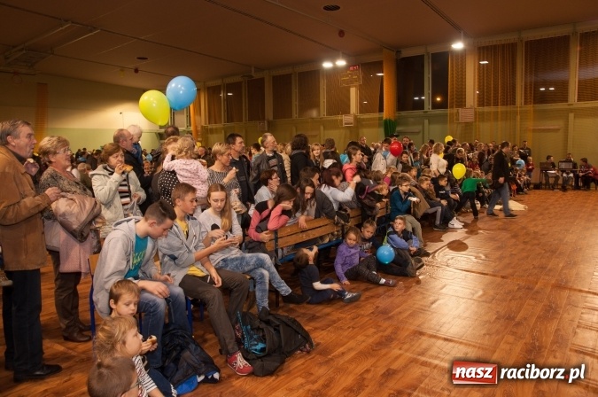 Zdjęcie w galerii na portalu naszraciborz.pl: W Kuźni Raciborskiej święty Marcin promował… profilaktykę zdrowotną mężczyzn wiadomości z regionu