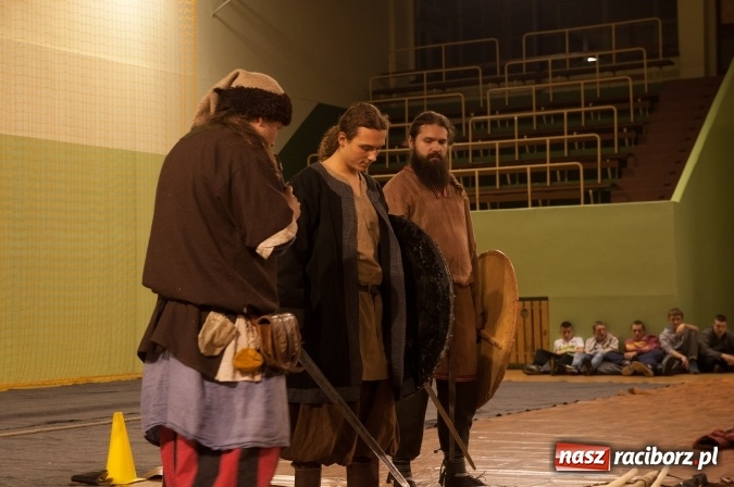 Zdjęcie w galerii na portalu naszraciborz.pl: W Kuźni Raciborskiej święty Marcin promował… profilaktykę zdrowotną mężczyzn wiadomości z regionu