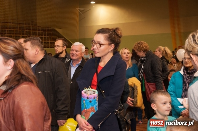 Zdjęcie w galerii na portalu naszraciborz.pl: W Kuźni Raciborskiej święty Marcin promował… profilaktykę zdrowotną mężczyzn wiadomości z regionu