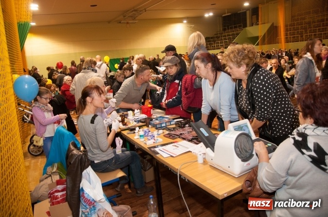 Zdjęcie w galerii na portalu naszraciborz.pl: W Kuźni Raciborskiej święty Marcin promował… profilaktykę zdrowotną mężczyzn wiadomości z regionu