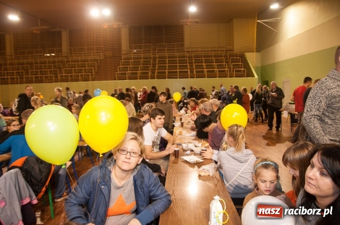 Zdjęcie w galerii na portalu naszraciborz.pl: W Kuźni Raciborskiej święty Marcin promował… profilaktykę zdrowotną mężczyzn wiadomości z regionu