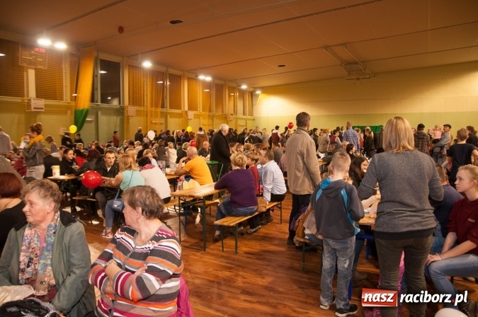 Zdjęcie w galerii na portalu naszraciborz.pl: W Kuźni Raciborskiej święty Marcin promował… profilaktykę zdrowotną mężczyzn wiadomości z regionu