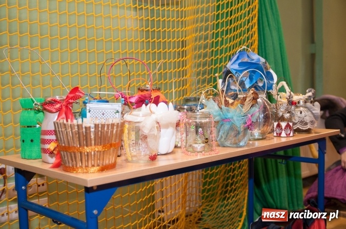 Zdjęcie w galerii na portalu naszraciborz.pl: W Kuźni Raciborskiej święty Marcin promował… profilaktykę zdrowotną mężczyzn wiadomości z regionu