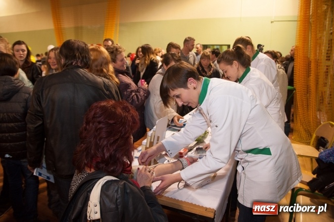 Zdjęcie w galerii na portalu naszraciborz.pl: W Kuźni Raciborskiej święty Marcin promował… profilaktykę zdrowotną mężczyzn wiadomości z regionu