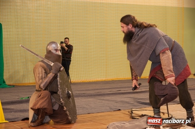 Zdjęcie w galerii na portalu naszraciborz.pl: W Kuźni Raciborskiej święty Marcin promował… profilaktykę zdrowotną mężczyzn wiadomości z regionu