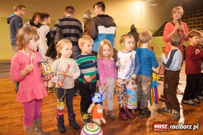 Zdjęcie w galerii na portalu naszraciborz.pl: W Kuźni Raciborskiej święty Marcin promował… profilaktykę zdrowotną mężczyzn wiadomości z regionu