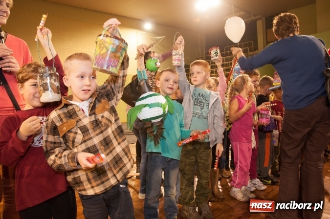 Zdjęcie w galerii na portalu naszraciborz.pl: W Kuźni Raciborskiej święty Marcin promował… profilaktykę zdrowotną mężczyzn wiadomości z regionu