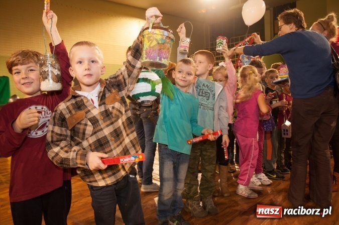 Zdjęcie w galerii na portalu naszraciborz.pl: W Kuźni Raciborskiej święty Marcin promował… profilaktykę zdrowotną mężczyzn wiadomości z regionu