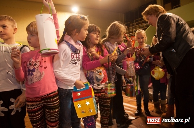 Zdjęcie w galerii na portalu naszraciborz.pl: W Kuźni Raciborskiej święty Marcin promował… profilaktykę zdrowotną mężczyzn wiadomości z regionu