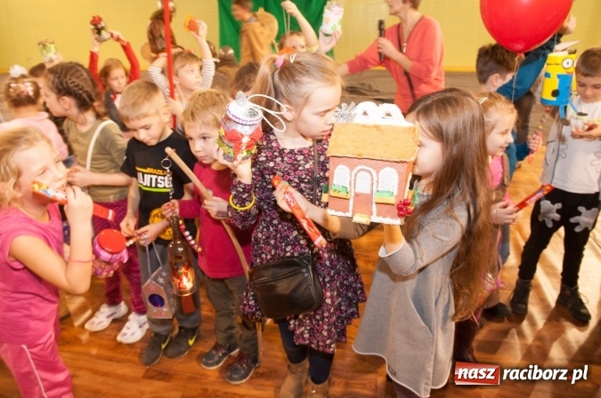 Zdjęcie w galerii na portalu naszraciborz.pl: W Kuźni Raciborskiej święty Marcin promował… profilaktykę zdrowotną mężczyzn wiadomości z regionu