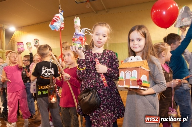 Zdjęcie w galerii na portalu naszraciborz.pl: W Kuźni Raciborskiej święty Marcin promował… profilaktykę zdrowotną mężczyzn wiadomości z regionu