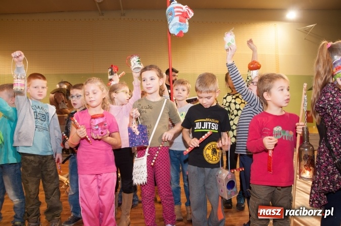 Zdjęcie w galerii na portalu naszraciborz.pl: W Kuźni Raciborskiej święty Marcin promował… profilaktykę zdrowotną mężczyzn wiadomości z regionu