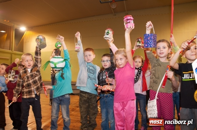 Zdjęcie w galerii na portalu naszraciborz.pl: W Kuźni Raciborskiej święty Marcin promował… profilaktykę zdrowotną mężczyzn wiadomości z regionu