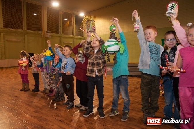 Zdjęcie w galerii na portalu naszraciborz.pl: W Kuźni Raciborskiej święty Marcin promował… profilaktykę zdrowotną mężczyzn wiadomości z regionu