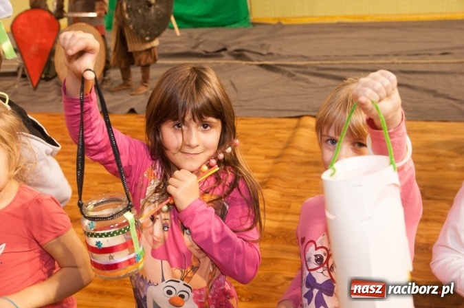 Zdjęcie w galerii na portalu naszraciborz.pl: W Kuźni Raciborskiej święty Marcin promował… profilaktykę zdrowotną mężczyzn wiadomości z regionu