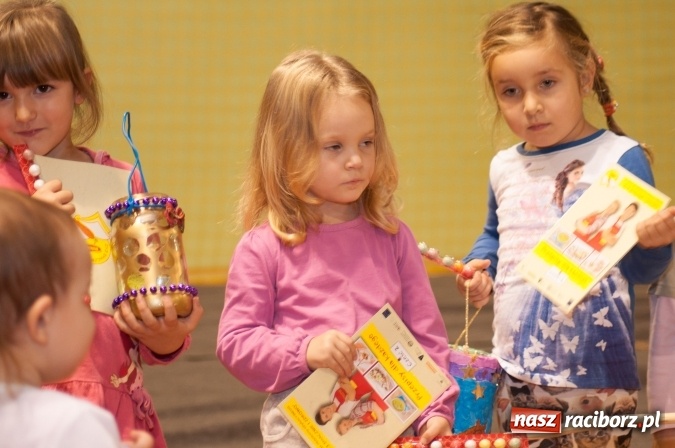 Zdjęcie w galerii na portalu naszraciborz.pl: W Kuźni Raciborskiej święty Marcin promował… profilaktykę zdrowotną mężczyzn wiadomości z regionu